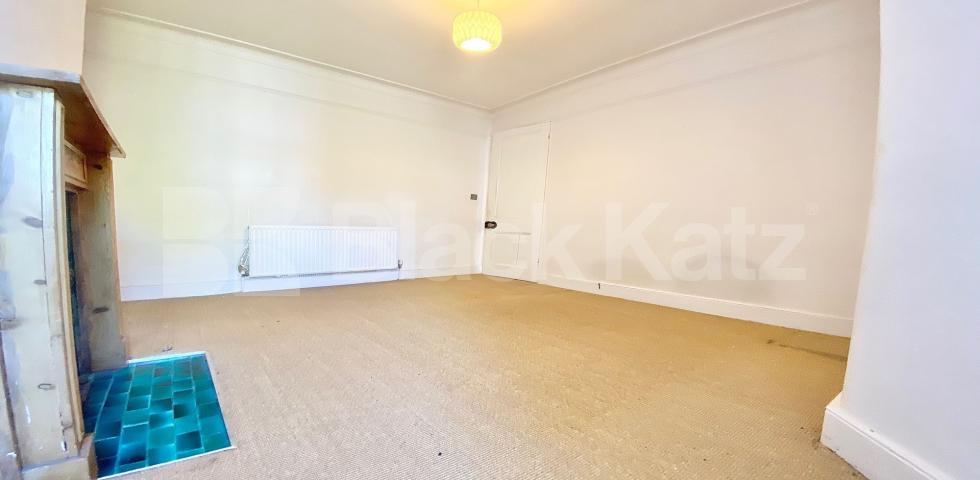 			VIRTUAL TOUR AVAILABLE!, 2 Bedroom, 1 bath, 1 reception Flat			 Barnard Hill, Muswell Hill